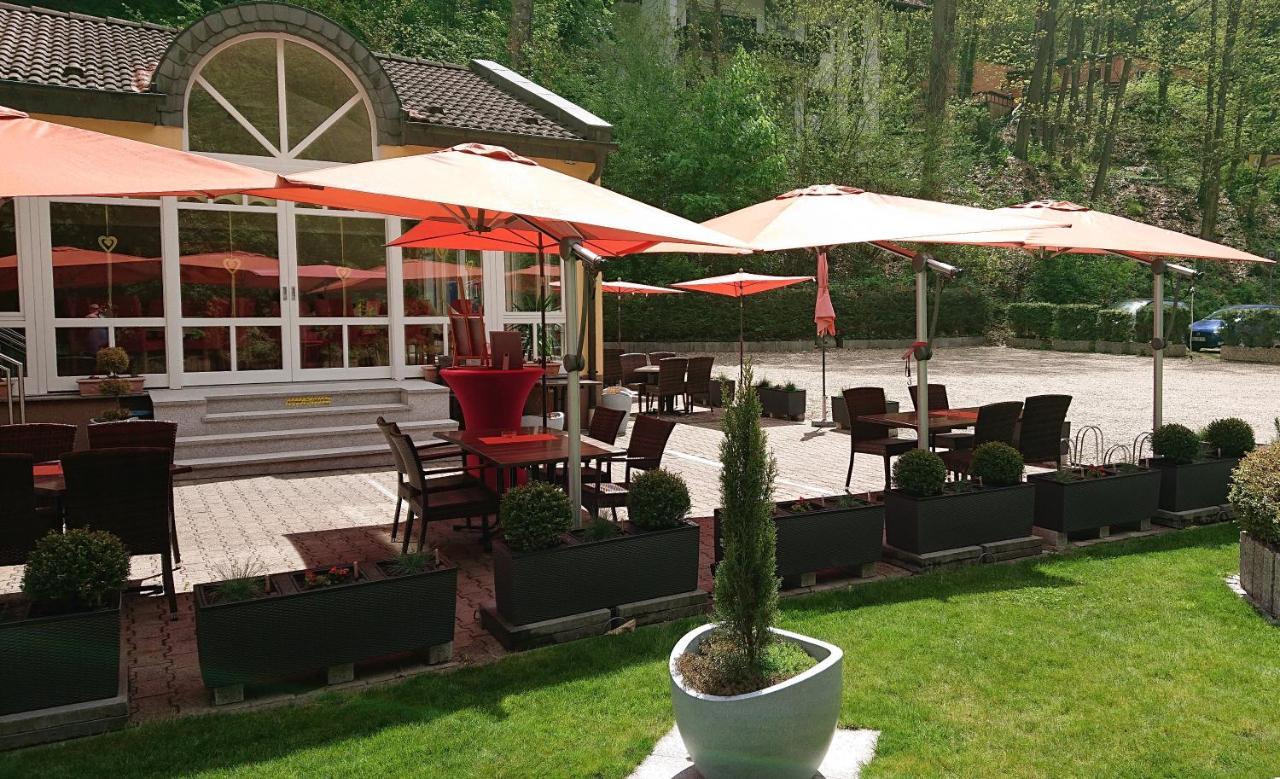 Hotel Goldbaechel Wachenheim an der Weinstrasse Bagian luar foto
