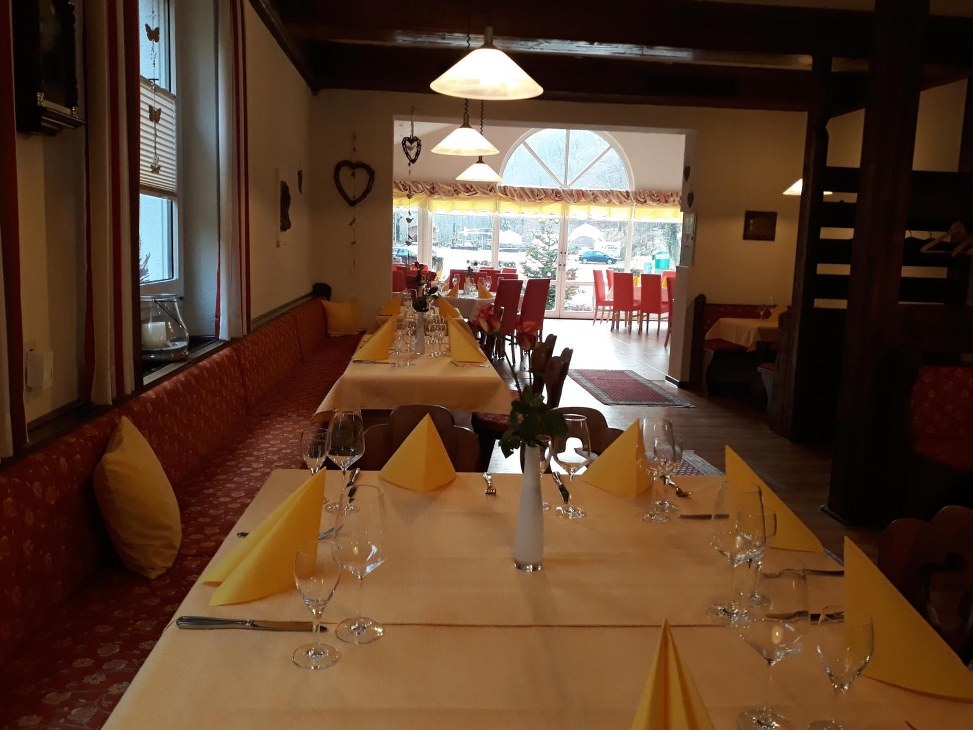 Hotel Goldbaechel Wachenheim an der Weinstrasse Bagian luar foto