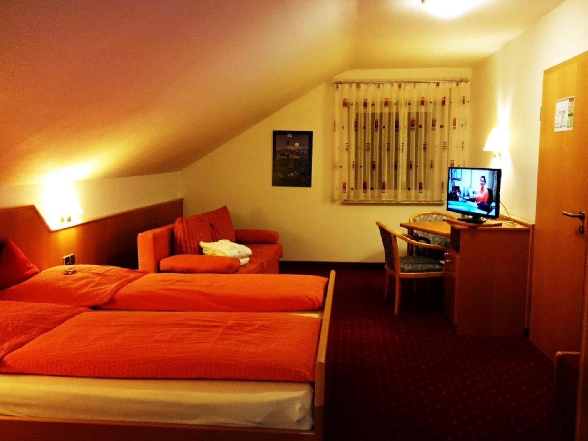 Hotel Goldbaechel Wachenheim an der Weinstrasse Bagian luar foto