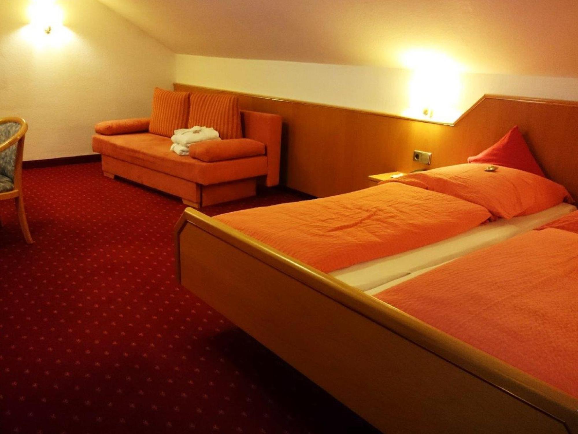 Hotel Goldbaechel Wachenheim an der Weinstrasse Bagian luar foto