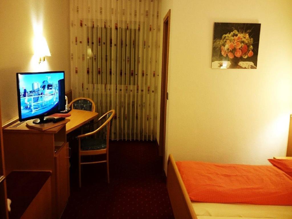 Hotel Goldbaechel Wachenheim an der Weinstrasse Bagian luar foto
