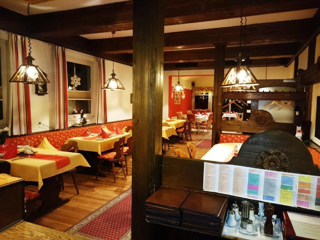 Hotel Goldbaechel Wachenheim an der Weinstrasse Bagian luar foto